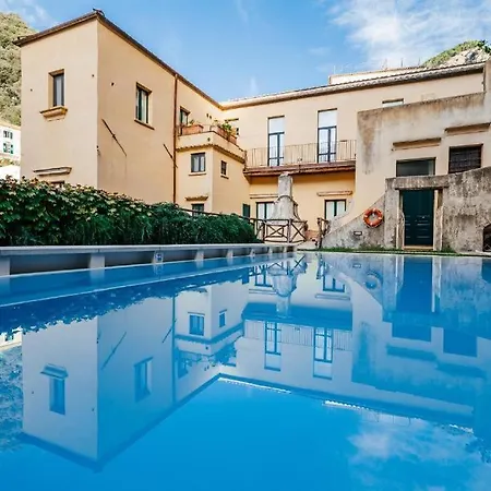 With Pool Vendégház