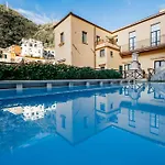 Guest house With Pool