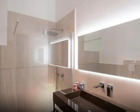 With Pool أمالفي