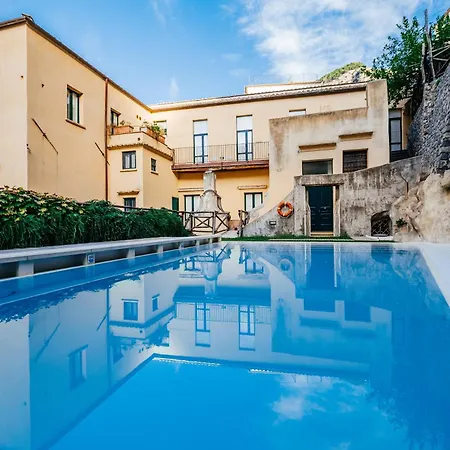 بيت ضيافة With Pool 4*