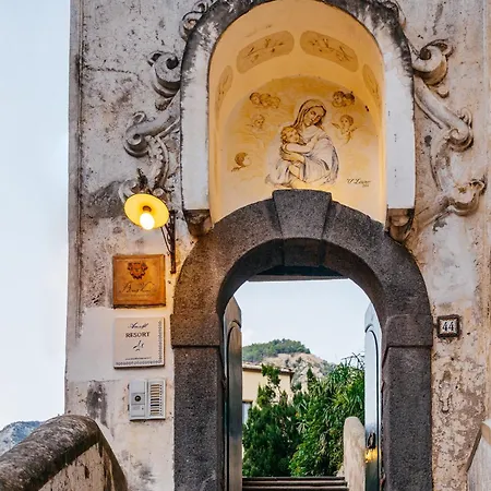 With Pool بيت ضيافة أمالفي