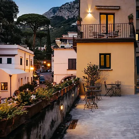 招待所 With Pool 4*