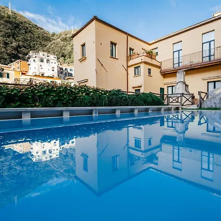 Appartamento With Pool