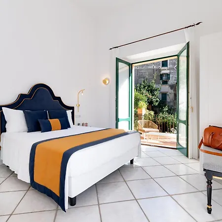 With Pool 阿马尔菲