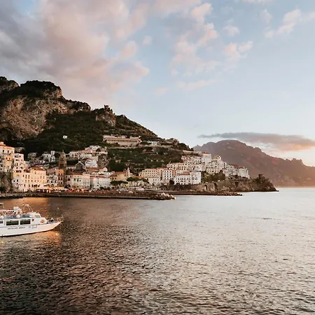 With Pool 招待所 4*