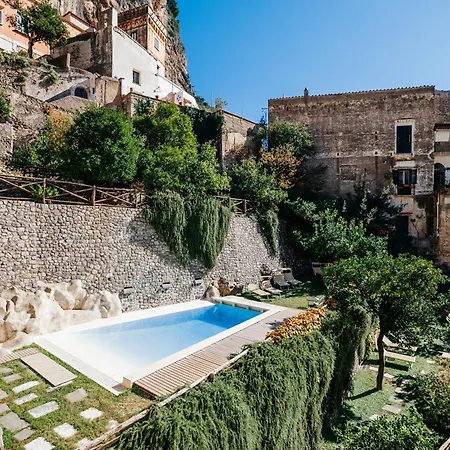 بيت ضيافة With Pool 4*