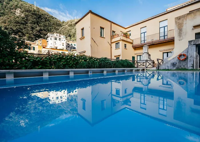 Πανσιόν With Pool