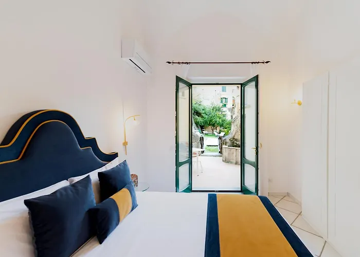 With Pool Πανσιόν 4*