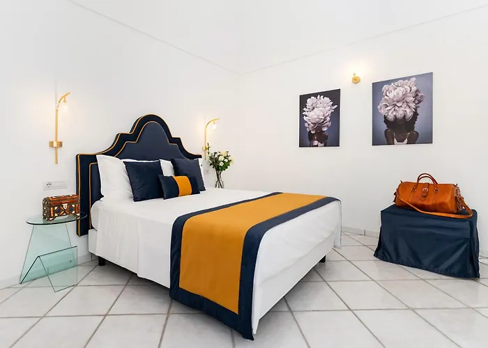 With Pool Πανσιόν Αμάλφι