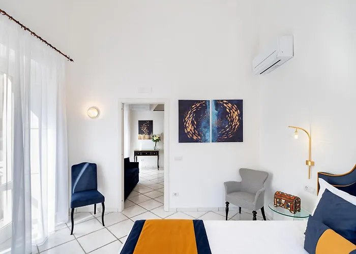 With Pool Πανσιόν